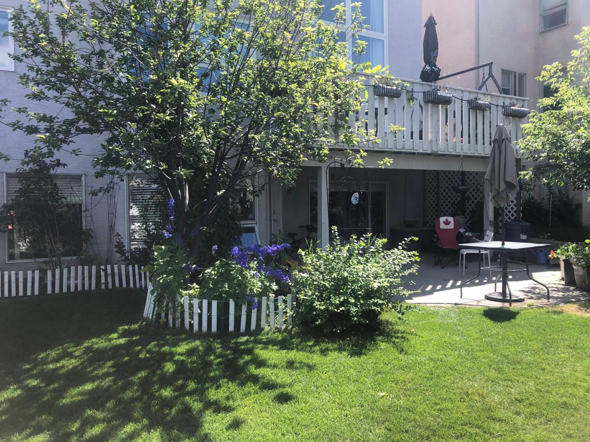 ホテル Hamptons Rose Garden Family! カルガリー エクステリア 写真